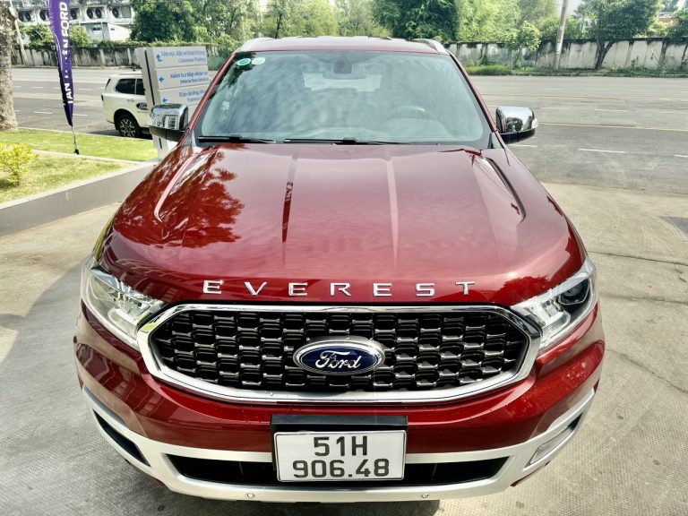 FORD EVEREST TITANIUM 4×2 AT
